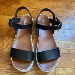 Platform sandals